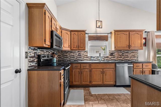 65 Adventura Drive, Festus, MO 63028