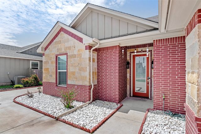 106 King Arthur Court, Glen Rose, TX 76043