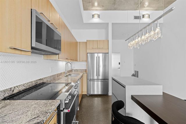 2001 Meridian Ave PH-17, Miami Beach, FL 33139