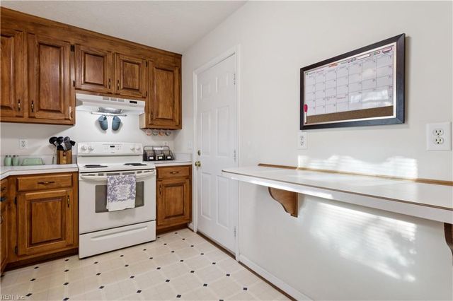 738 Kings Ridge DR, Newport News, VA 23608