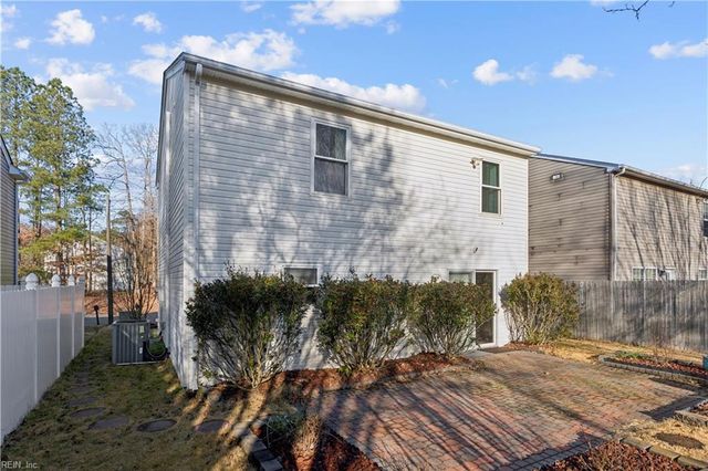 738 Kings Ridge DR, Newport News, VA 23608