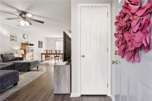 738 Kings Ridge DR, Newport News, VA 23608