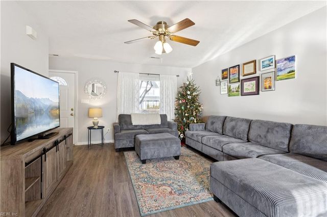 738 Kings Ridge DR, Newport News, VA 23608