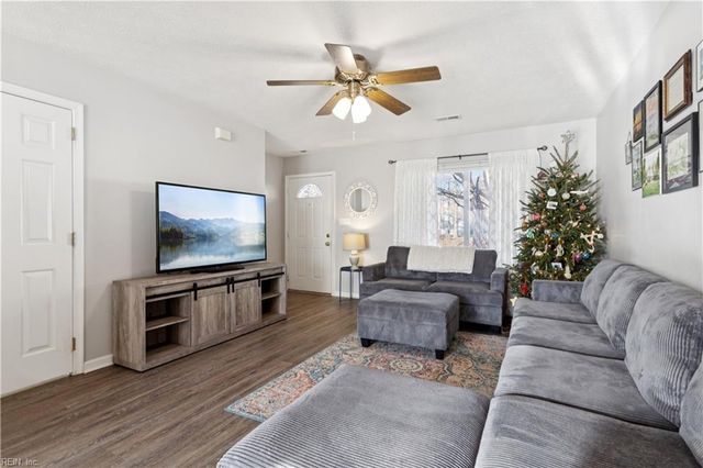 738 Kings Ridge DR, Newport News, VA 23608