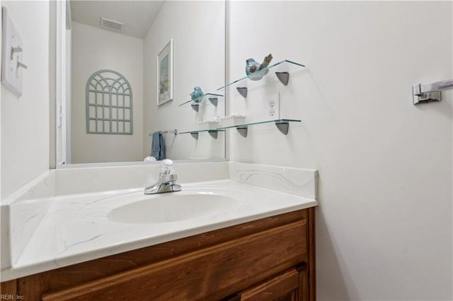 738 Kings Ridge DR, Newport News, VA 23608