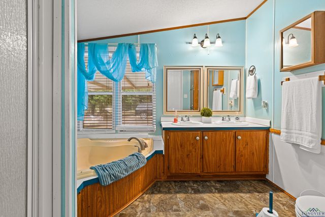 220 Cross Creek, Longview, TX 75602