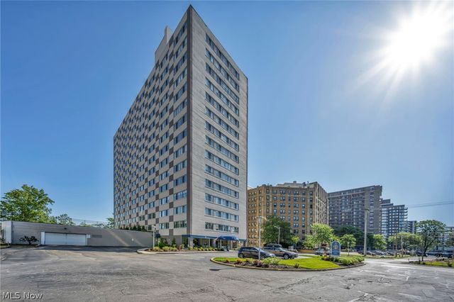 12520 Edgewater Drive 1106, Lakewood, OH 44107