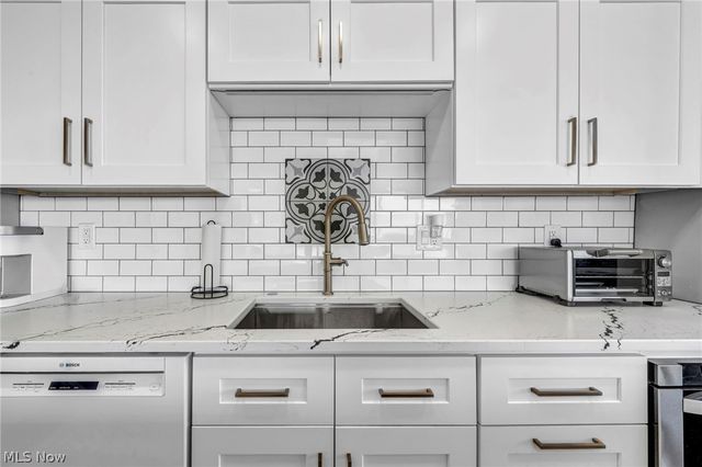 12520 Edgewater Drive 1106, Lakewood, OH 44107