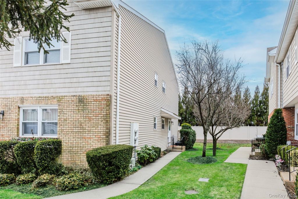 1425 Jerusalem Ave. 7, North Merrick, NY 11565