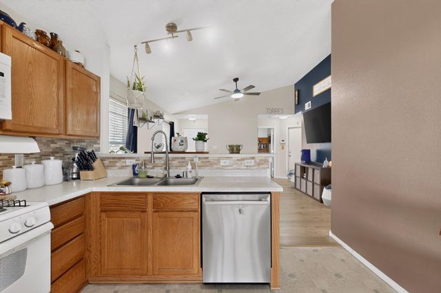 819 Corel Drive SW, Albuquerque, NM 87121