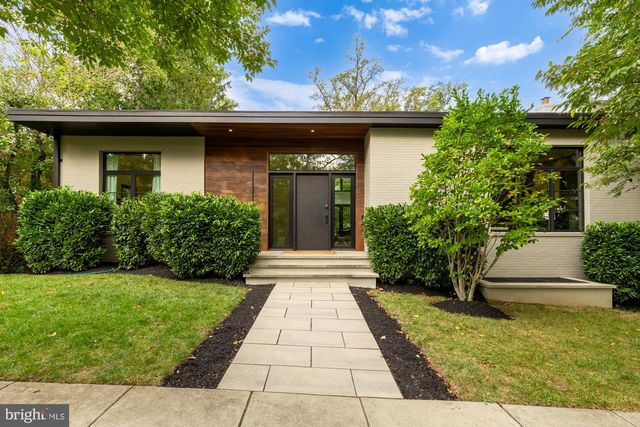5148 LINNEAN TER NW, Washington, DC 20008