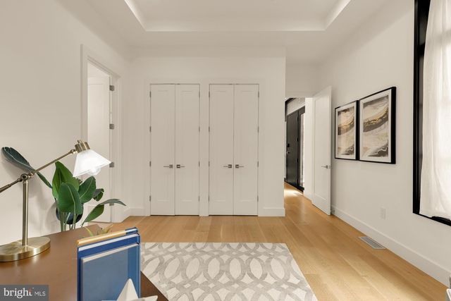 5148 LINNEAN TER NW, Washington, DC 20008