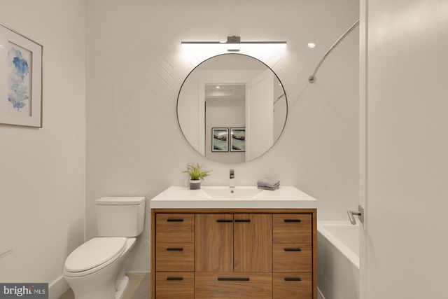 5148 LINNEAN TER NW, Washington, DC 20008