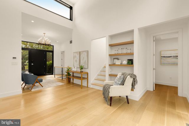 5148 LINNEAN TER NW, Washington, DC 20008