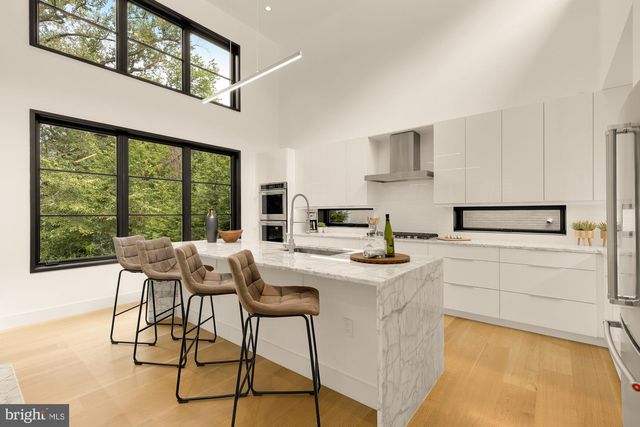 5148 LINNEAN TER NW, Washington, DC 20008