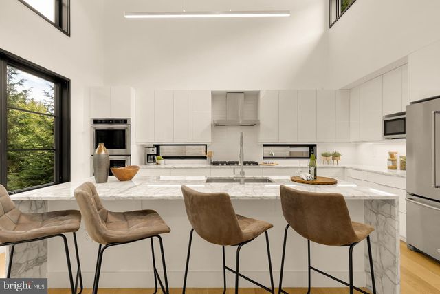 5148 LINNEAN TER NW, Washington, DC 20008
