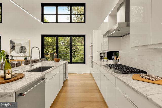 5148 LINNEAN TER NW, Washington, DC 20008