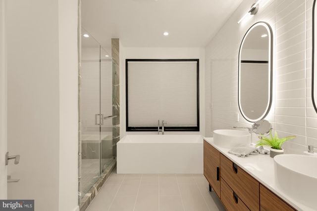 5148 LINNEAN TER NW, Washington, DC 20008