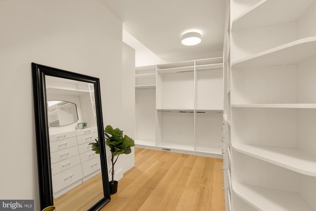 5148 LINNEAN TER NW, Washington, DC 20008