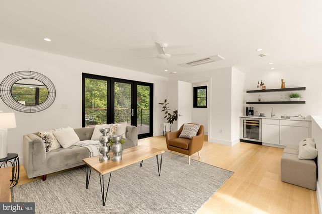 5148 LINNEAN TER NW, Washington, DC 20008