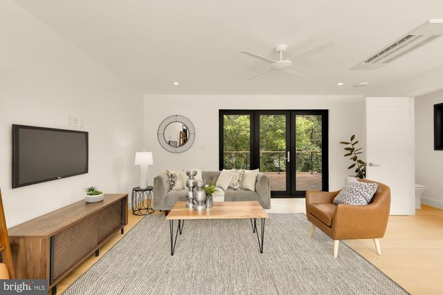 5148 LINNEAN TER NW, Washington, DC 20008