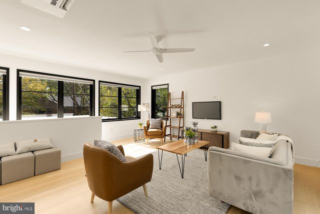 5148 LINNEAN TER NW, Washington, DC 20008