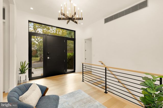 5148 LINNEAN TER NW, Washington, DC 20008