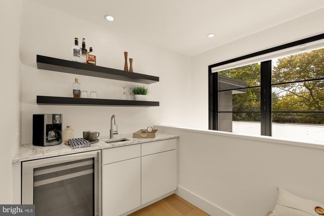 5148 LINNEAN TER NW, Washington, DC 20008
