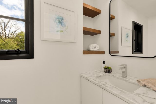 5148 LINNEAN TER NW, Washington, DC 20008