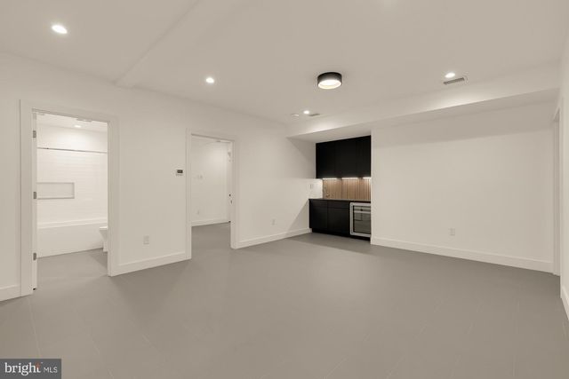5148 LINNEAN TER NW, Washington, DC 20008