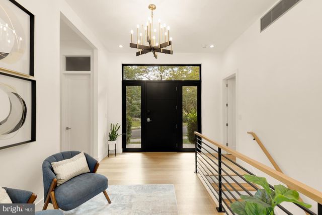 5148 LINNEAN TER NW, Washington, DC 20008