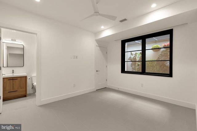 5148 LINNEAN TER NW, Washington, DC 20008