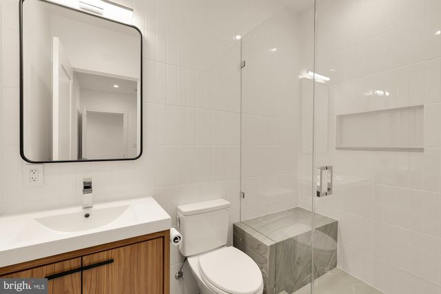 5148 LINNEAN TER NW, Washington, DC 20008