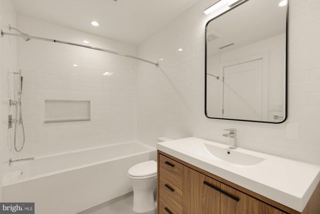 5148 LINNEAN TER NW, Washington, DC 20008