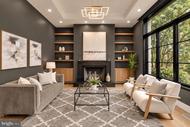 5148 LINNEAN TER NW, Washington, DC 20008