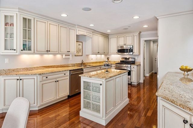 10 Trevor Ln 10, Hopkinton, MA 01748