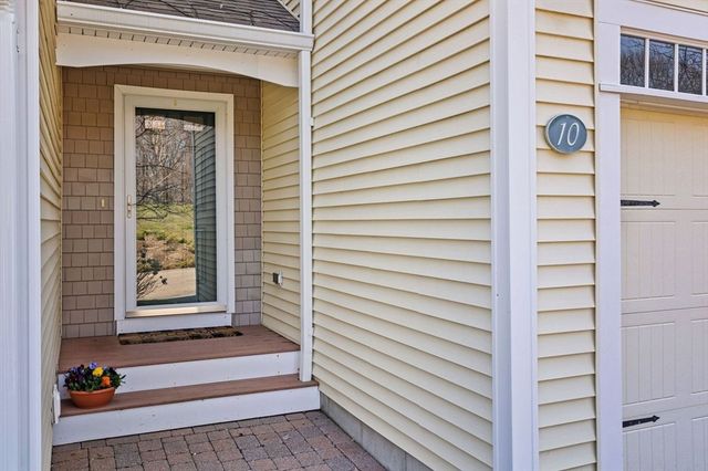 10 Trevor Ln 10, Hopkinton, MA 01748