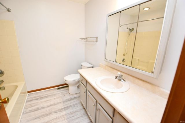 10231 Ashleys Meadow Drive, Granger, IN 46530