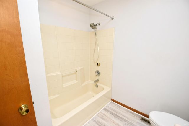 10231 Ashleys Meadow Drive, Granger, IN 46530