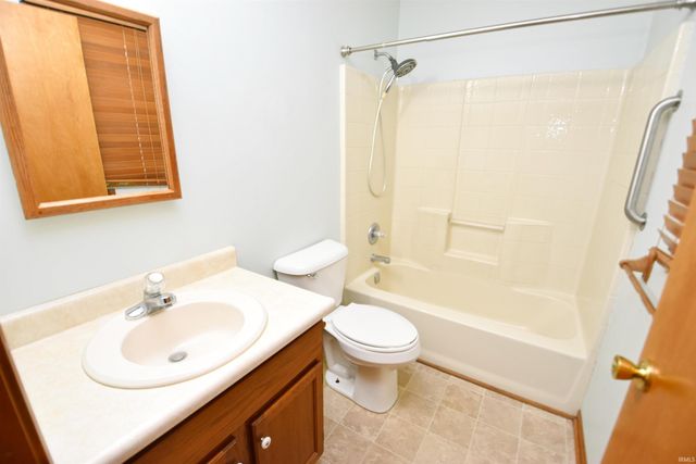 10231 Ashleys Meadow Drive, Granger, IN 46530