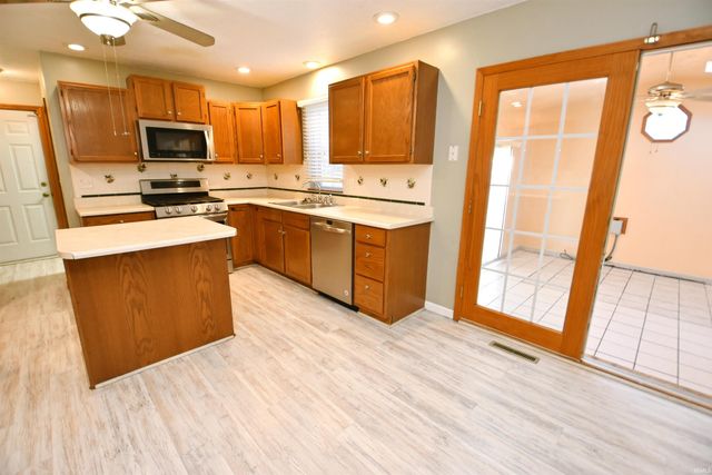 10231 Ashleys Meadow Drive, Granger, IN 46530