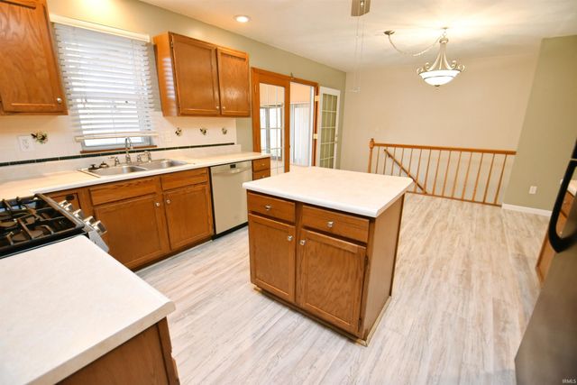 10231 Ashleys Meadow Drive, Granger, IN 46530