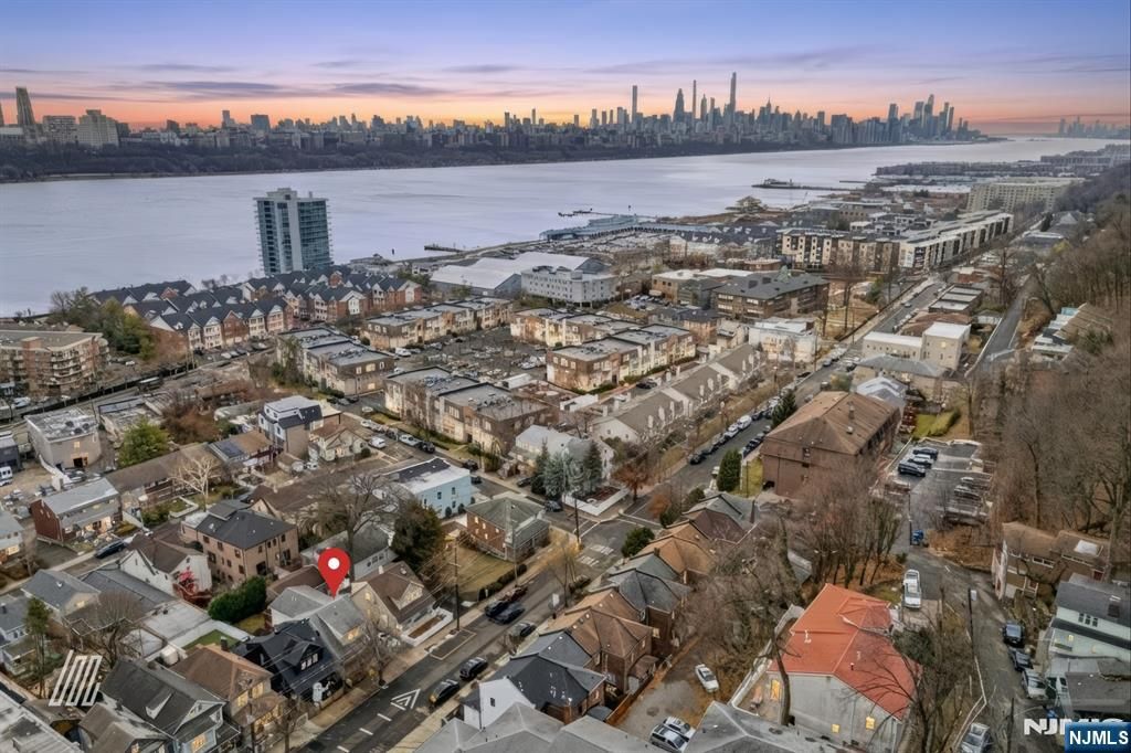 331 Undercliff Avenue, Edgewater, NJ 07020