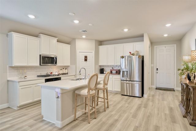 7054 Lauren Oak Drive, Conroe, TX 77304