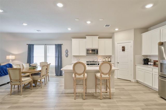 7054 Lauren Oak Drive, Conroe, TX 77304