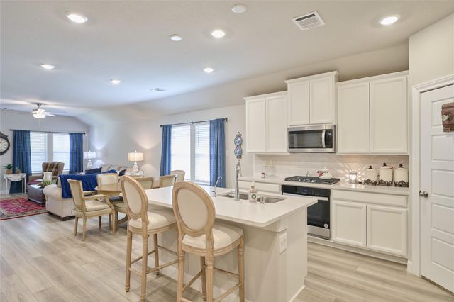 7054 Lauren Oak Drive, Conroe, TX 77304