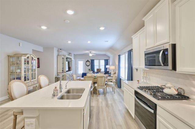 7054 Lauren Oak Drive, Conroe, TX 77304