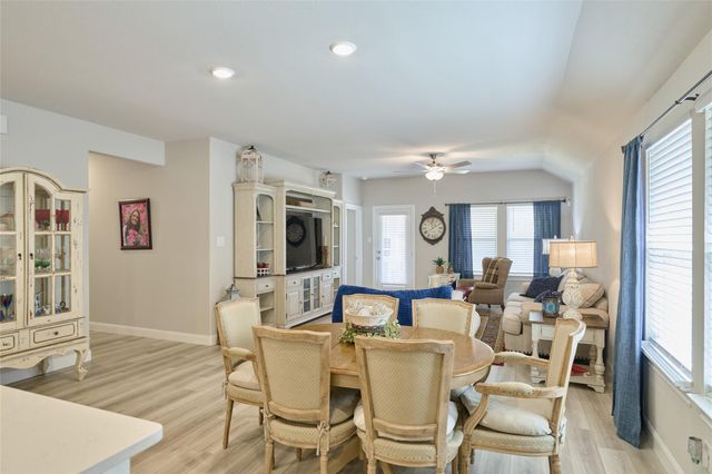 7054 Lauren Oak Drive, Conroe, TX 77304