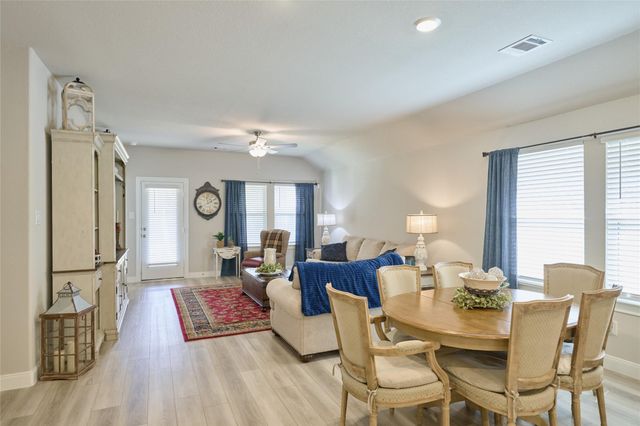 7054 Lauren Oak Drive, Conroe, TX 77304