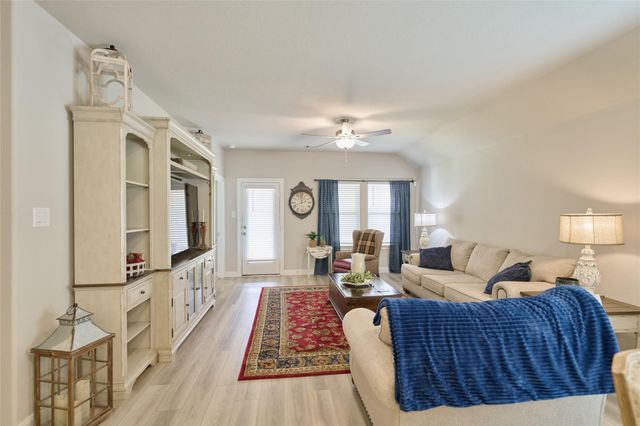 7054 Lauren Oak Drive, Conroe, TX 77304